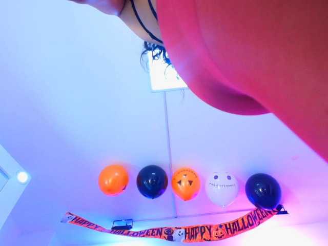 Maddie-T18 live cam on BongaCams