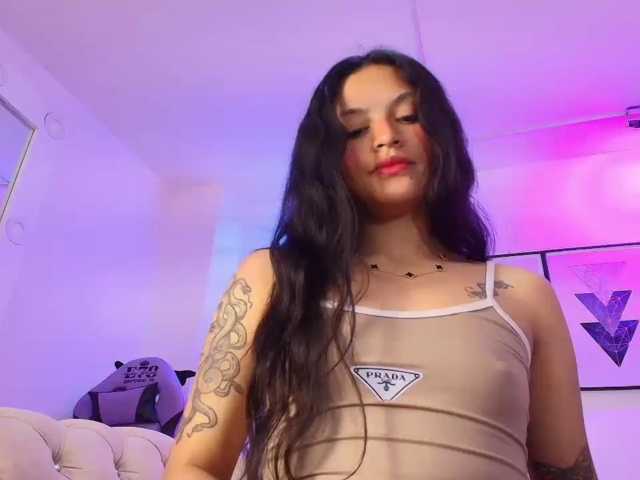 Maddie-T18 live cam on BongaCams