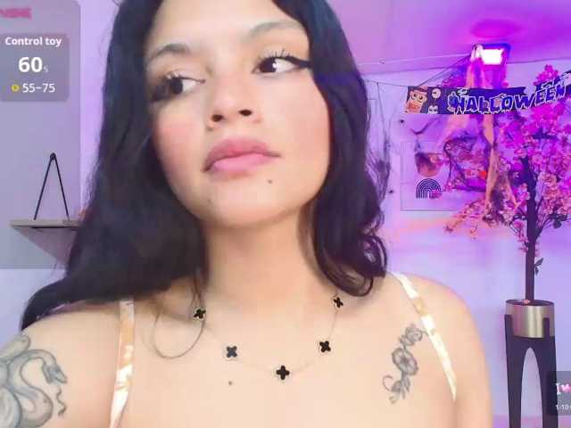 Maddie-T18 live cam on BongaCams