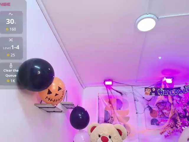 Maddie-T18 live cam on BongaCams