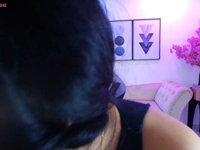 Maddie-T18 live cam on BongaCams