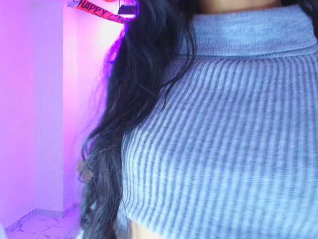 Maddie-T18 live cam on BongaCams