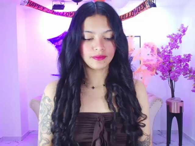 Maddie-T18 live cam on BongaCams