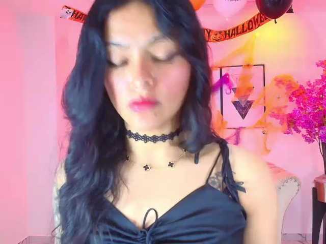 Maddie-T18 live cam on BongaCams