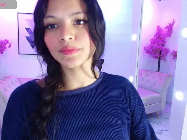 Maddie-T18 live cam on BongaCams