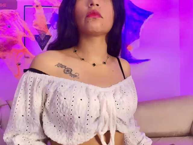 Maddie-T18 live cam on BongaCams