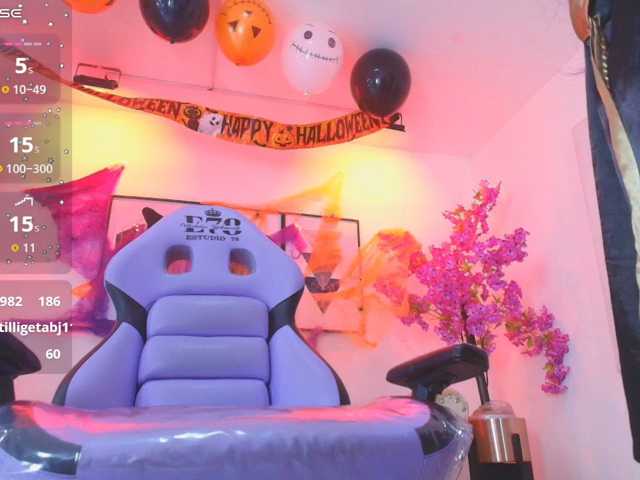 Maddie-T18 live cam on BongaCams