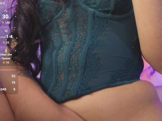 Maddie-T18 live cam on BongaCams