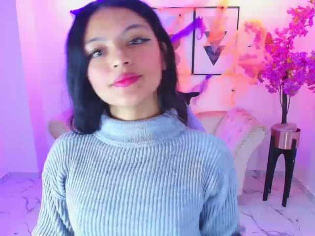 Maddie-T18 live cam on BongaCams