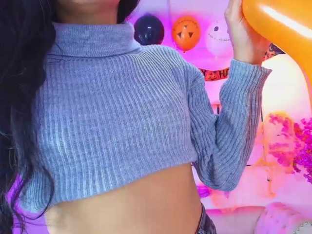 Maddie-T18 live cam on BongaCams