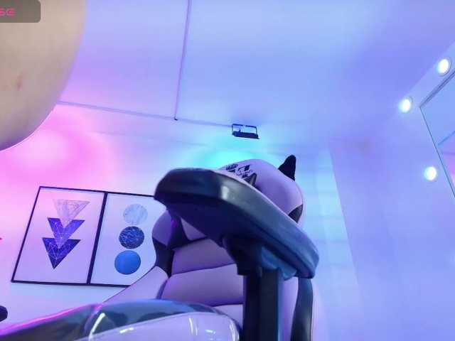 Maddie-T18 live cam on BongaCams