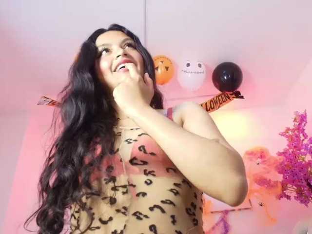 Maddie-T18 live cam on BongaCams