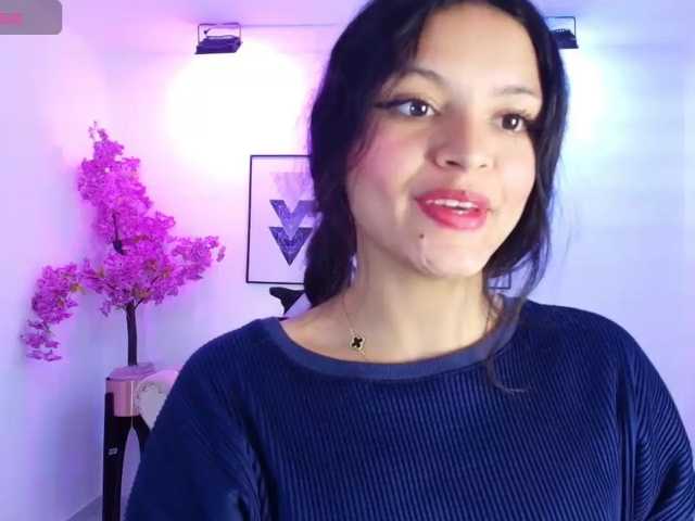 Maddie-T18 live cam on BongaCams