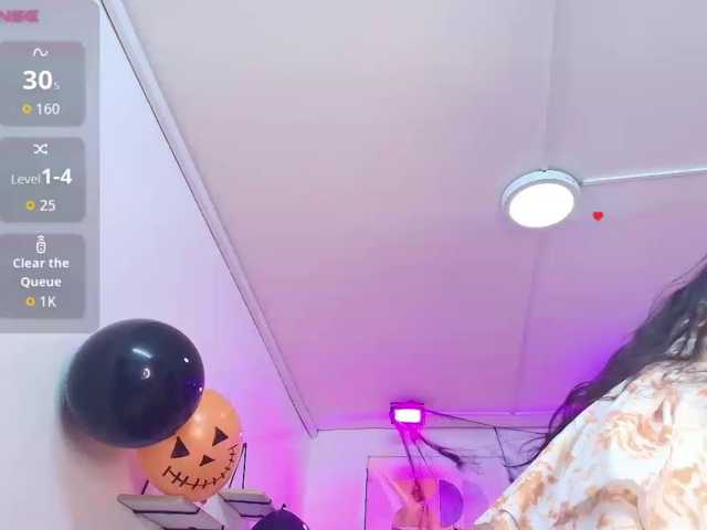 Maddie-T18 live cam on BongaCams