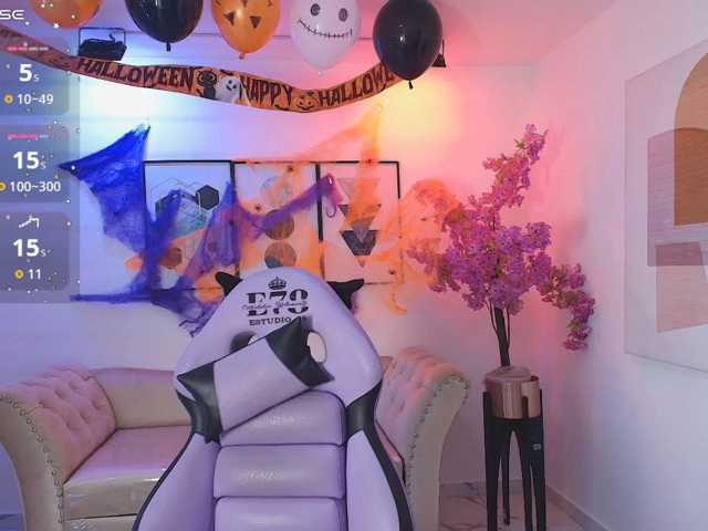 Maddie-T18 live cam on BongaCams