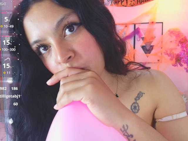 Maddie-T18 live cam on BongaCams