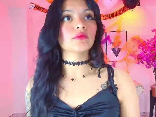 Maddie-T18 live cam on BongaCams