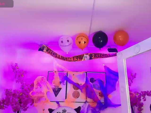 Maddie-T18 live cam on BongaCams