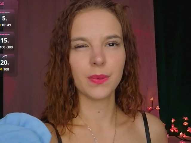 PollyHiller live cam preview