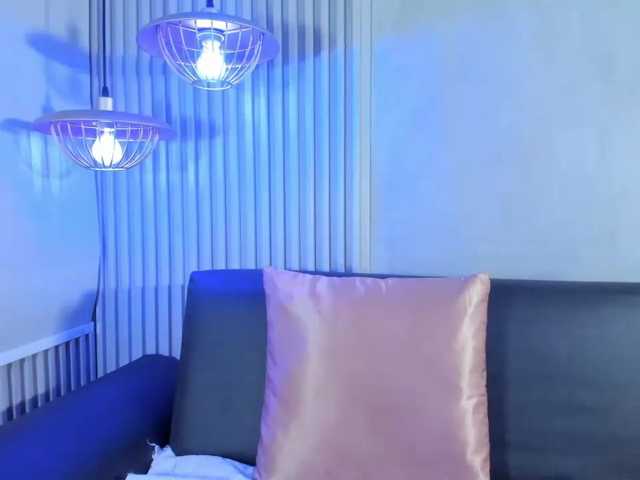 MiiaMonroee live cam preview