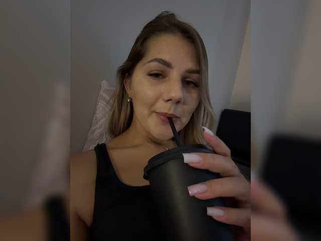 ValeriA98, en directo ahora en BongaCams