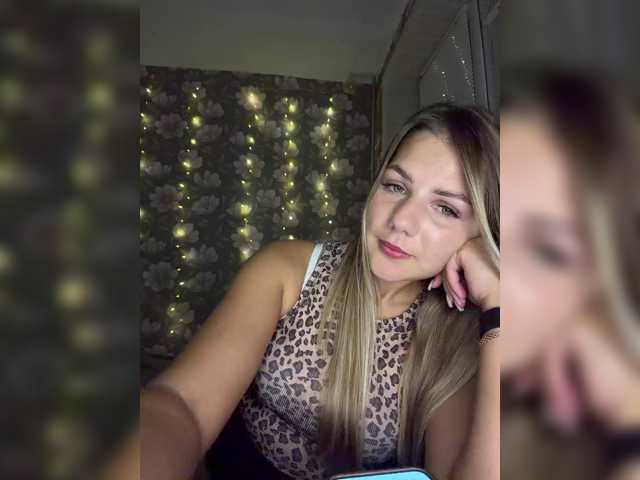 ValeriA98, live now on BongaCams