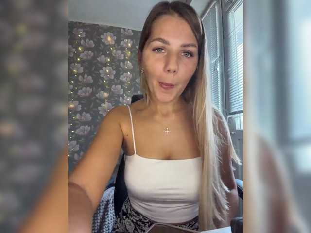 ValeriA98, en directo ahora en BongaCams