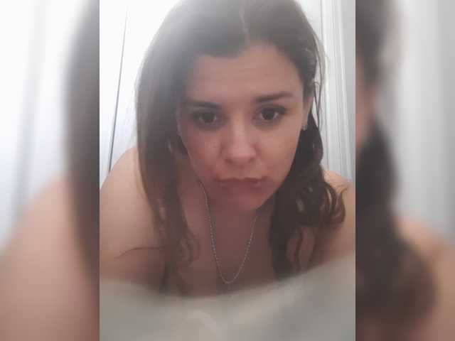 Avril9325 live cam on BongaCams