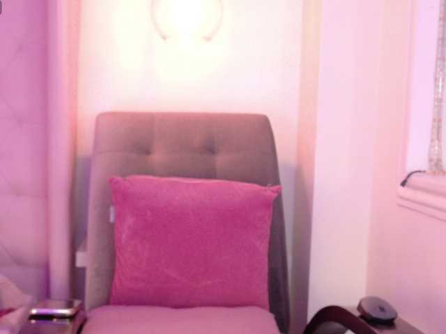 Valeriaa-Carteer, live now on BongaCams