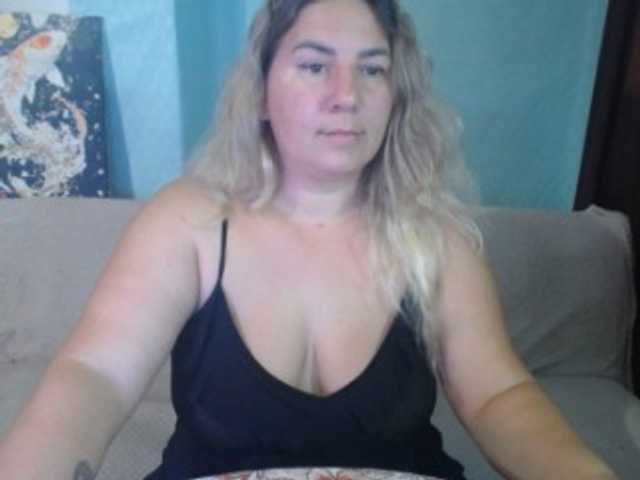 MissDi96, en vivo ahora en BongaCams