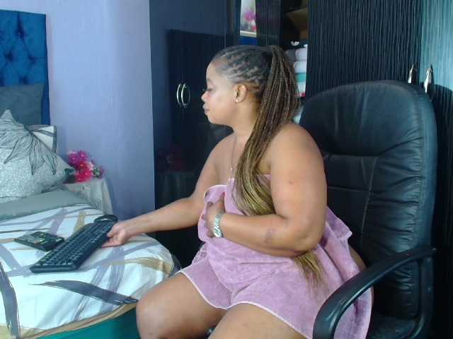 Belinder002 live cam on BongaCams
