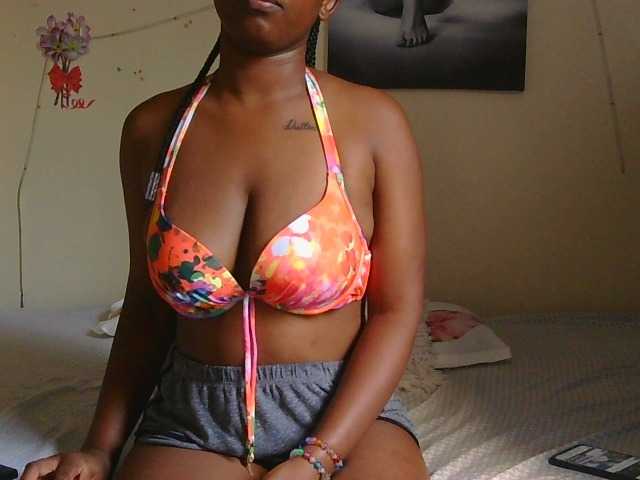 FuckMeeNow live cam on BongaCams