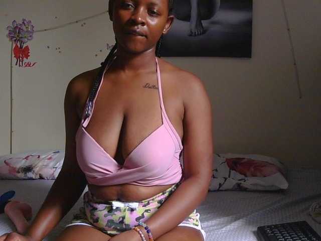 FuckMeeNow, live now on BongaCams