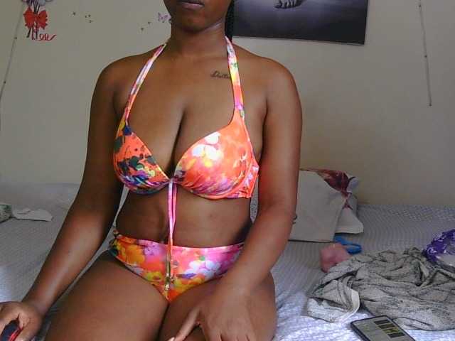 FuckMeeNow live cam on BongaCams