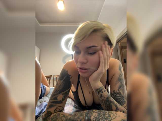 KiraSaint live cam