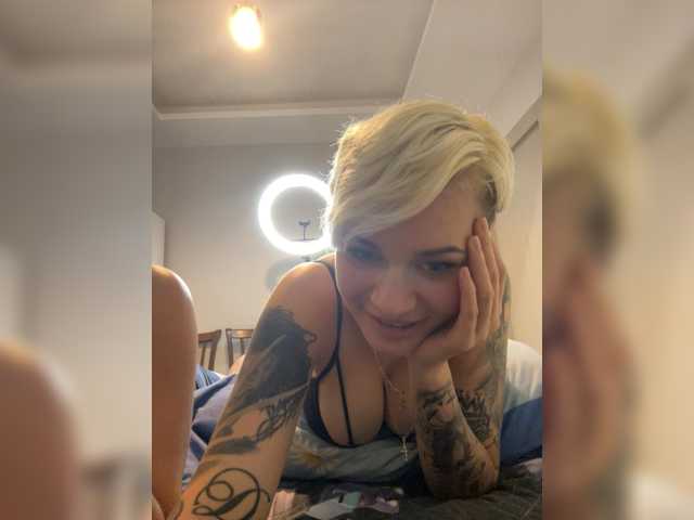 KiraSaint live cam