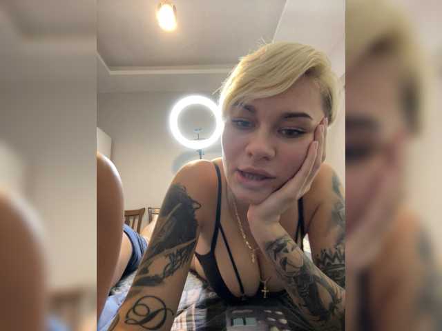 KiraSaint live cam