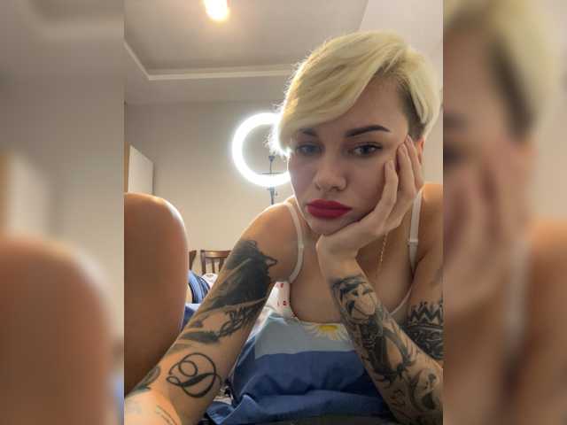 KiraSaint, modelo webcam