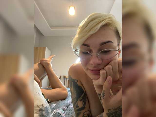 KiraSaint live cam on BongaCams