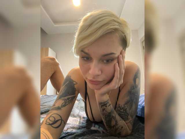 KiraSaint live cam