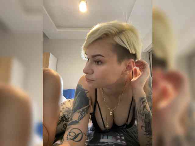 Модель: KiraSaint