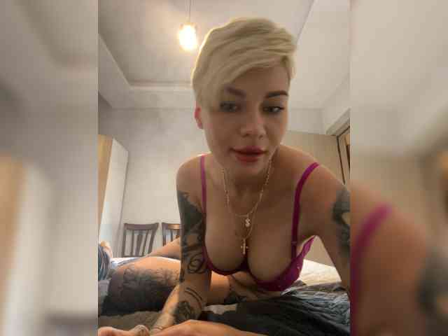 KiraSaint webcam
