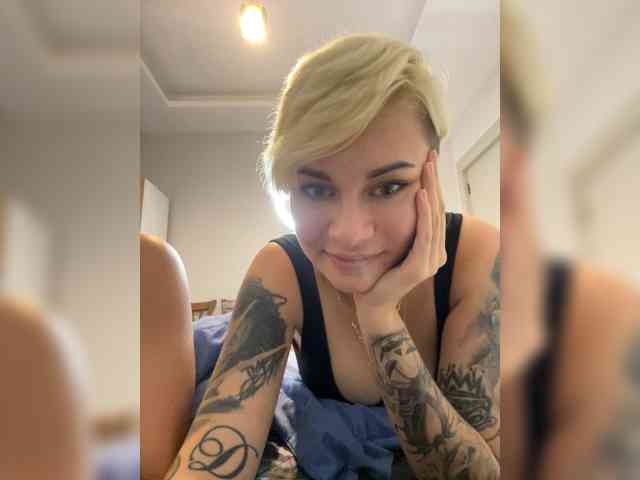 Kirasaint's cam show statistics and live stream