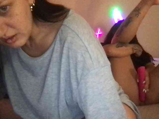 ToriandNina webcam