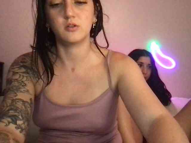 ToriandNina webcam