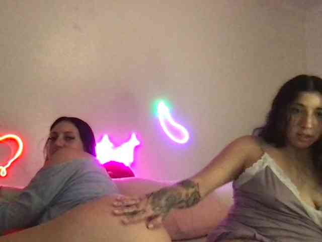 ToriandNina webcam