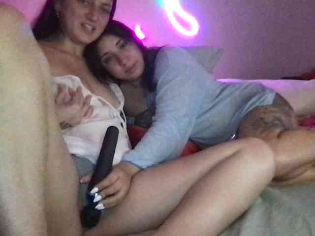ToriandNina webcam