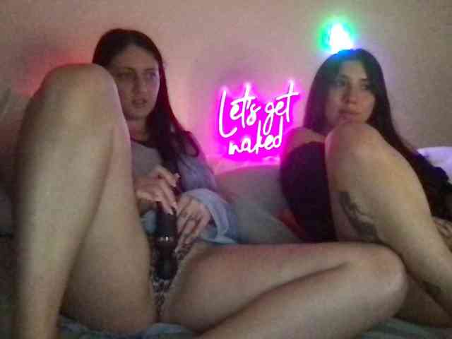 ToriandNina webcam