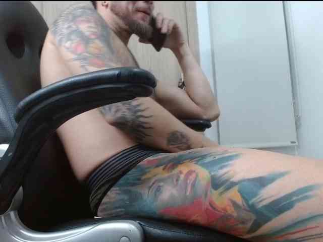 Loganthewolf Live Webcam on BongaCams