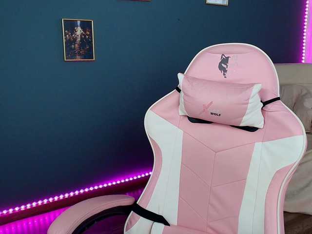 Glowingblondie live cam